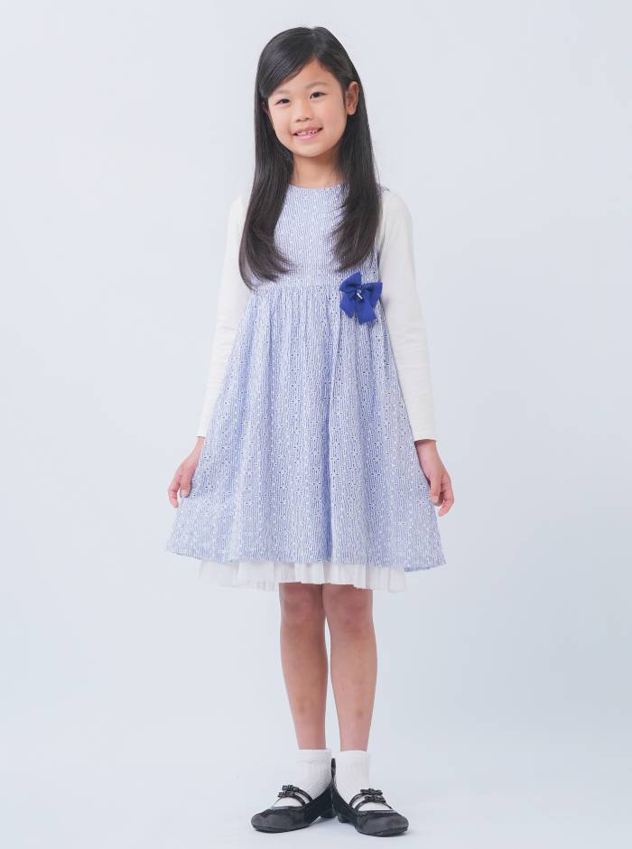 新山 桜子・全身写真