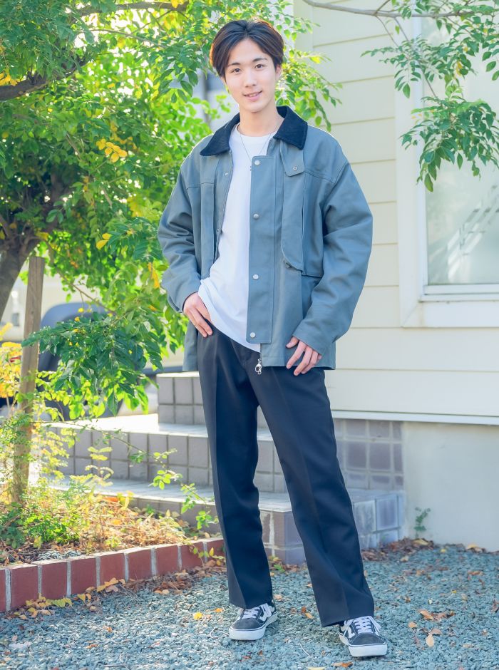 佐々木　竜太・全身写真
