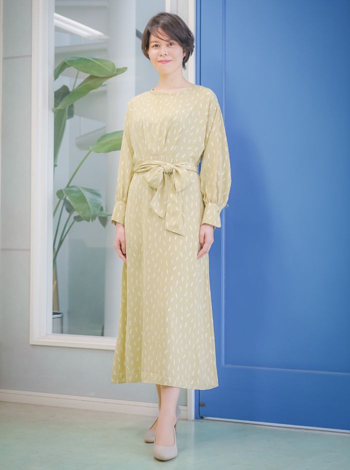 河合 麻希・全身写真
