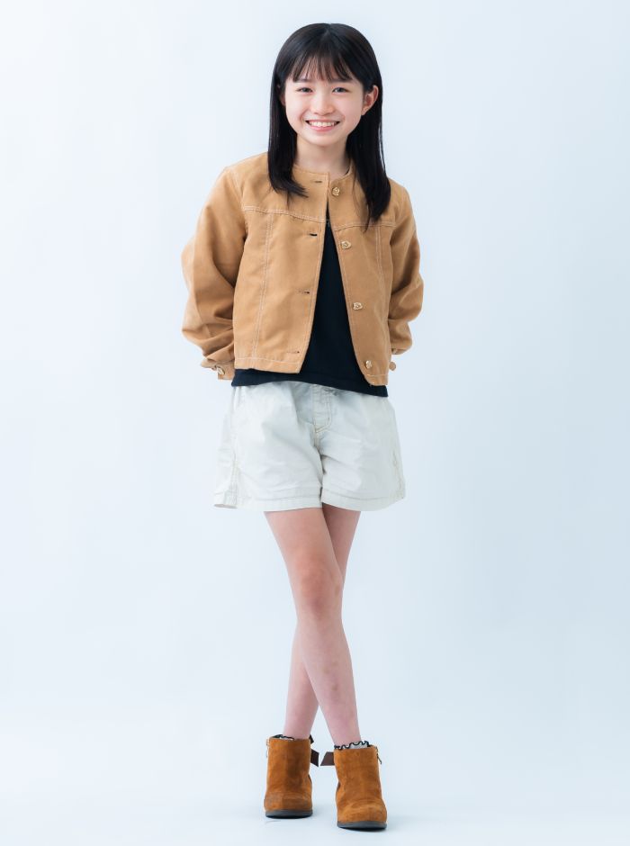 渡邊 紗奈・全身写真
