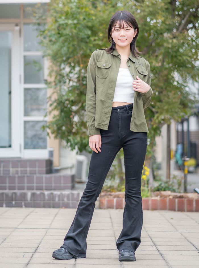 松岡 歩実乃・全身写真